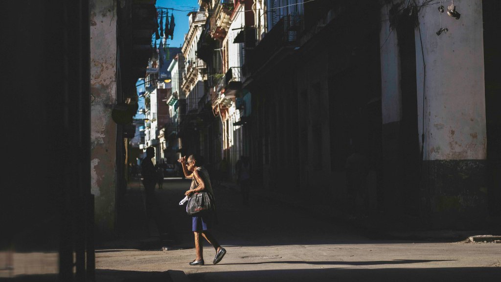 This image has an empty alt attribute; its file name is dscf9644.jpg